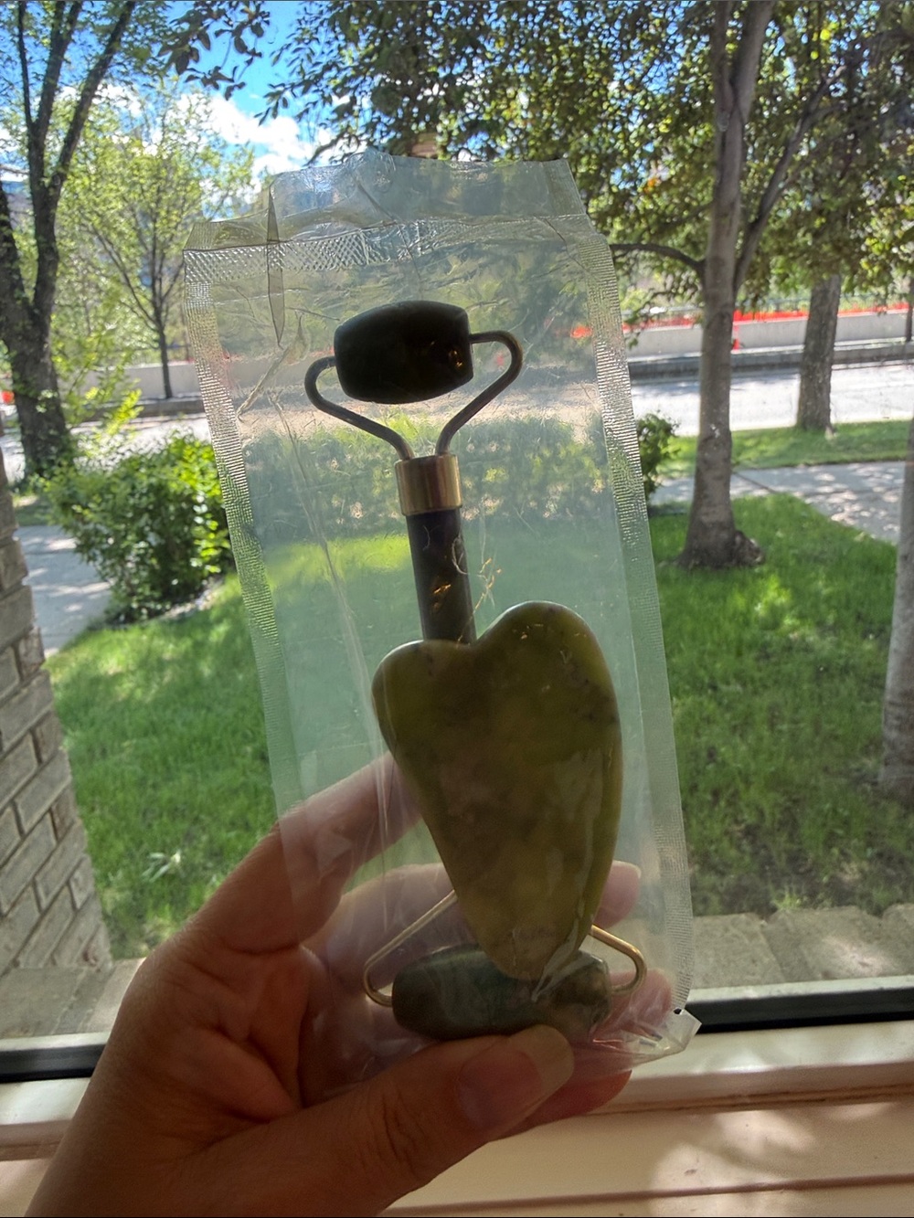 Jade Facial Roller & Gua Sha Heart Set - Green